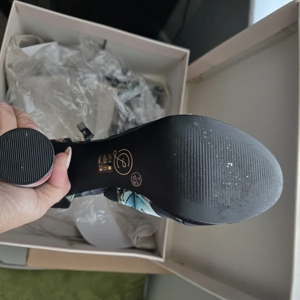 Chinese Laundry Flory Geisha Print Heels - Picture 7 of 15